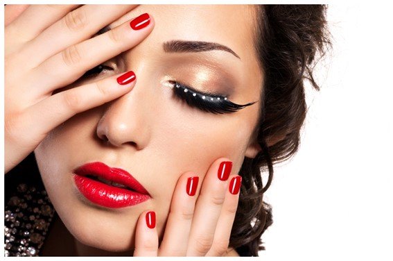 foto de um rosto maquiado