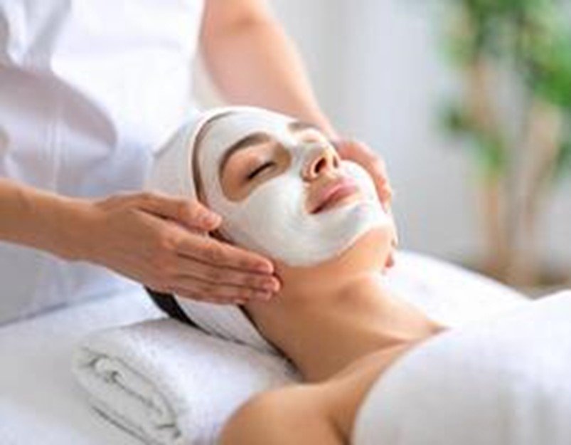 foto de um rosto feminino em tratamento de rejuvenescimento